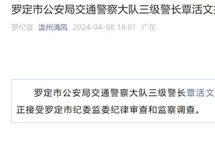 Hút thuốc có hại cho sức khỏe! Anh trai Trung Quốc mặc áo C - rô, tán căn Hoàng Hạc Lâu cho người nước ngoài?